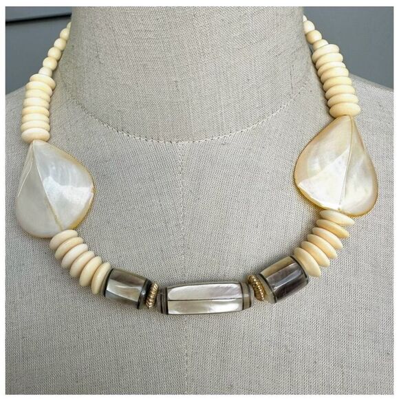 Mother of pearl bone beaded necklace - Picture 1 of 8
